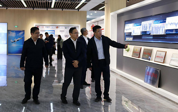 中國(guó)鋼研黨委副書(shū)記、總經(jīng)理高宏斌一行 到航產(chǎn)集團(tuán)調(diào)研